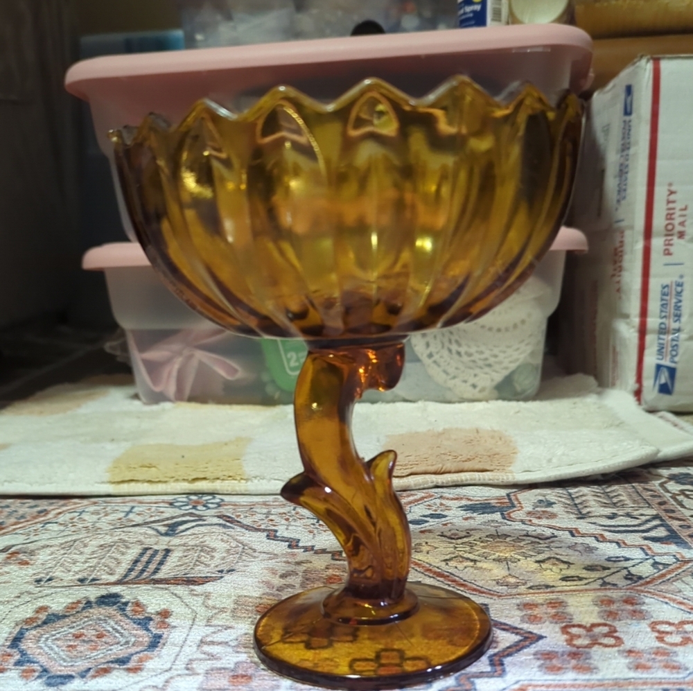 Amber Tulip Scalloped 7.5" Vintage Pedestal Compote Fruit/ Candy Dish MCM Dark - Picture 3 of 7